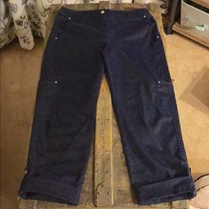 Chico’s Crop Pants Sz. 0 **Beautiful Detailing!